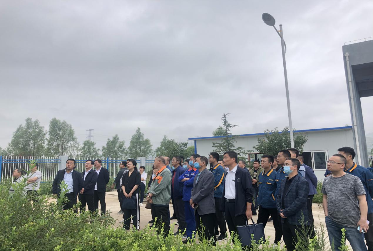 園區(qū)管委會副主任何浩強一行參觀 平涼泓源城東污水處理公司(圖2)