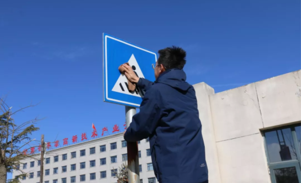 文明創(chuàng)建我先行 ——市產(chǎn)投集團(tuán)團(tuán)委開展環(huán)境衛(wèi)生整治志愿活動(dòng)(圖3) 文明創(chuàng)建我先行 ——市產(chǎn)投集團(tuán)團(tuán)委開展環(huán)境衛(wèi)生整治志愿活動(dòng)(圖3)