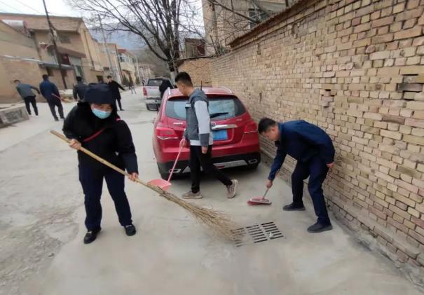 市產(chǎn)投集團(tuán)團(tuán)委開展“學(xué)雷鋒義務(wù)清掃活動(dòng)”(圖2) 市產(chǎn)投集團(tuán)團(tuán)委開展“學(xué)雷鋒義務(wù)清掃活動(dòng)”(圖2)