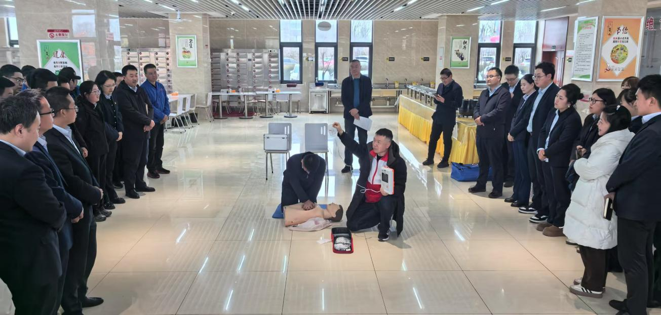 寒冬送溫暖 真情暖人心——市紅十字會機關(guān)黨支部與市產(chǎn)投集團公司黨委聯(lián)合開展主題黨日活動(圖3)